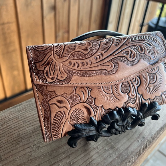 New Hand-tooled genuine Leather Wallet Floral flap tan brown made USA western - Picture 3 of 5